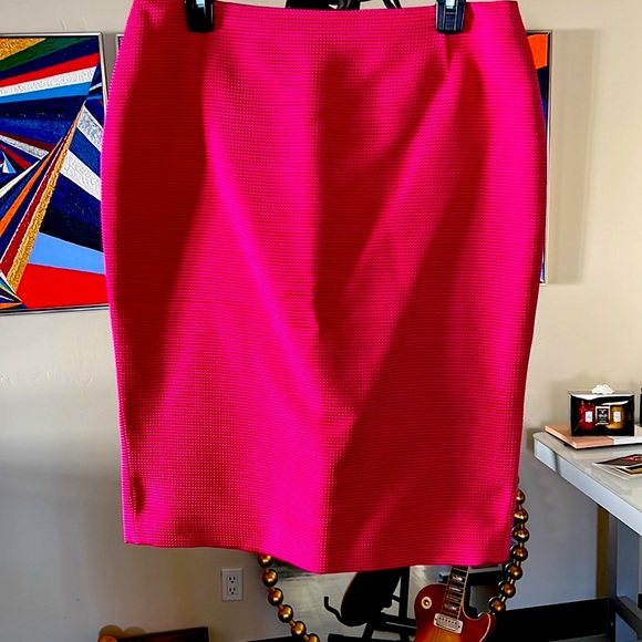 Escada beautiful classy hot pink skirt. 100% authentic in excellent condition - Picture 12 of 12